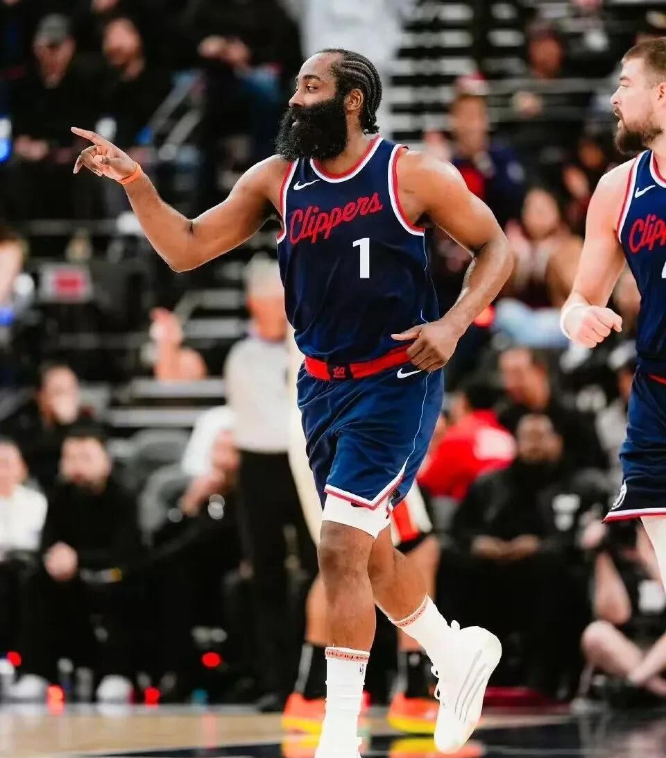 哈登关键节点绝杀，加拿大队带队取胜！