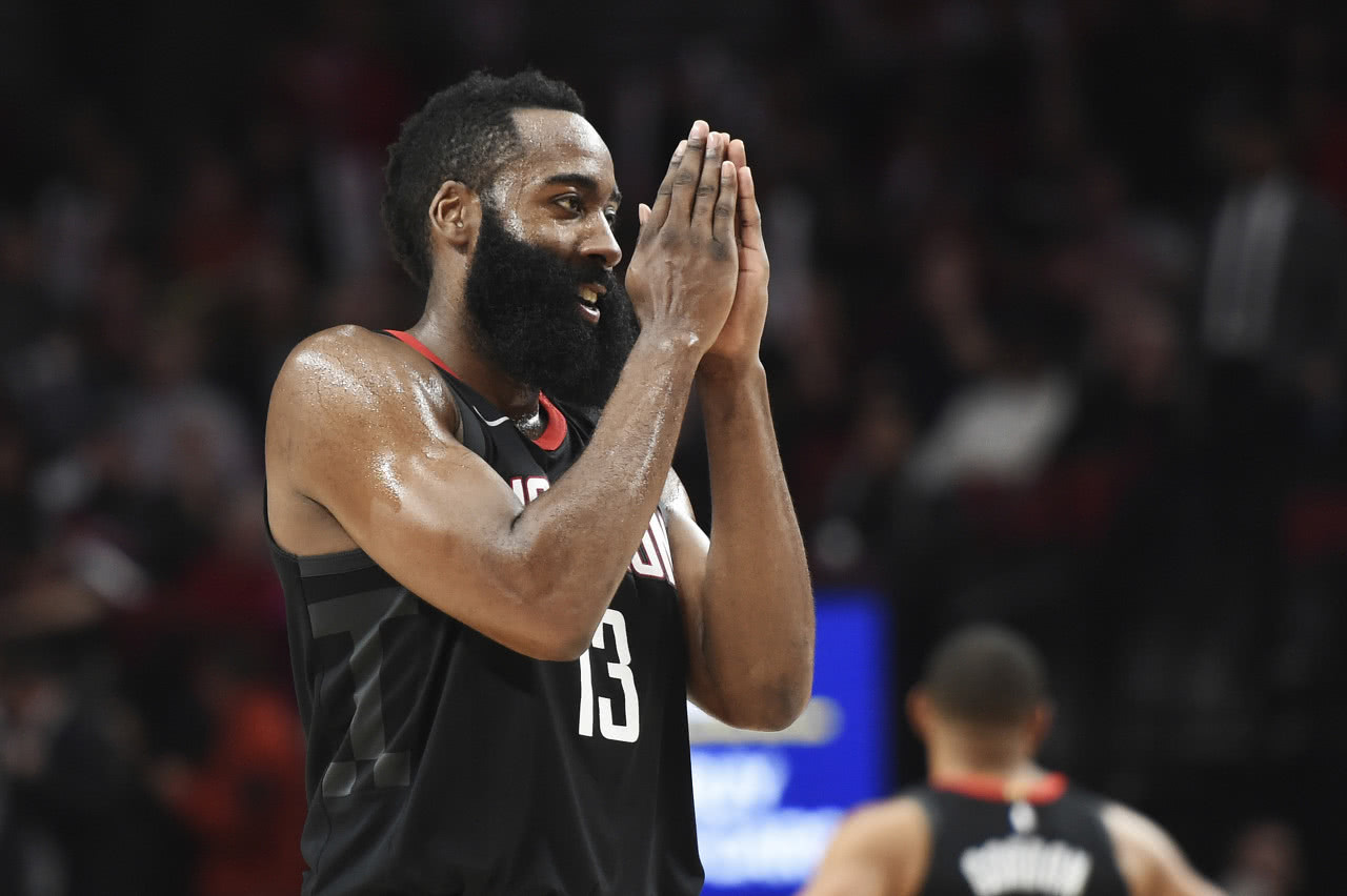 哈登回归赛场，连败首场状态亮眼，法国队观众沸腾！